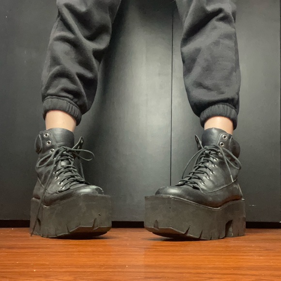 Jeffrey Campbell Nirvana Boot - Picture 3 of 6